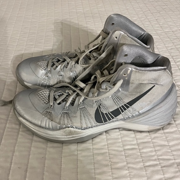 Nike HyperDunks - Picture 1 of 4